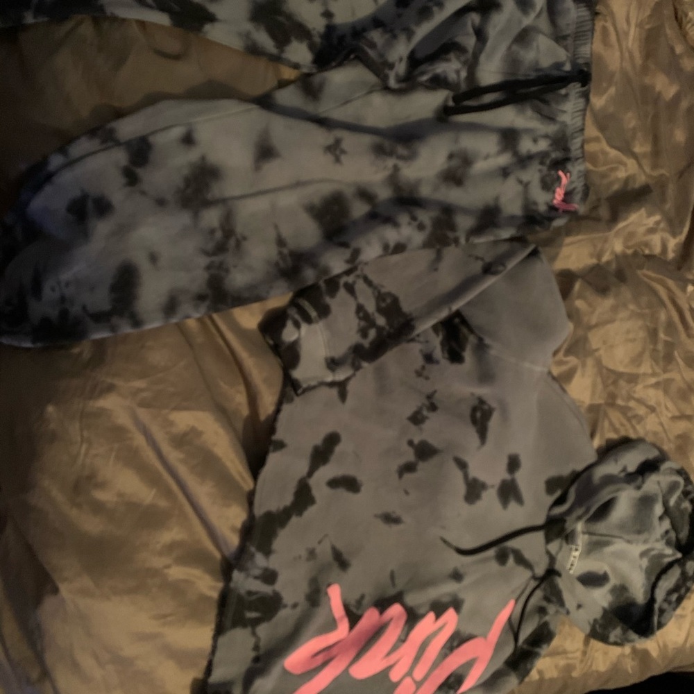 VICTORIAS SECRET SWEATSUIT SIZE MEDIUM